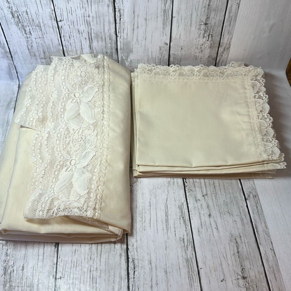 Vintage Beige Placemats with Lace Trim set of 8‎ and Tablecloth